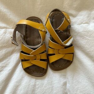 Girls Saltwater Sandals, size 7